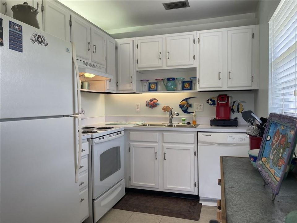 For Sale: $125,000 (1 beds, 1 baths, 750 Square Feet)