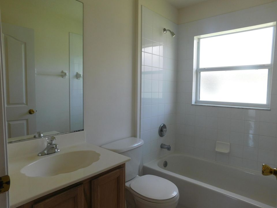 Active With Contract: $2,400 (3 beds, 2 baths, 1649 Square Feet)