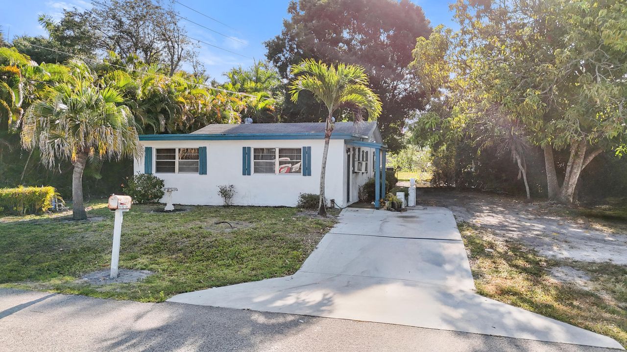 Active With Contract: $345,000 (3 beds, 1 baths, 980 Square Feet)