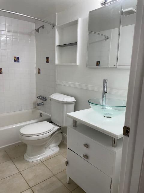 For Rent: $2,000 (1 beds, 1 baths, 758 Square Feet)