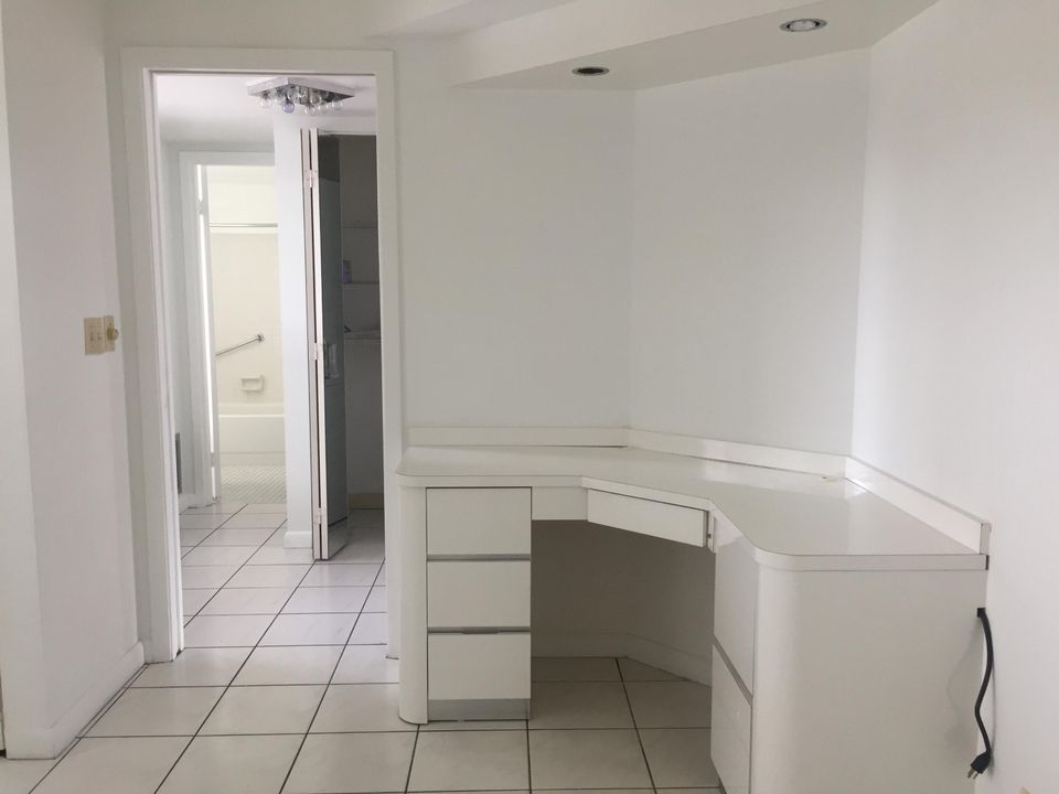 For Sale: $158,000 (2 beds, 2 baths, 1090 Square Feet)