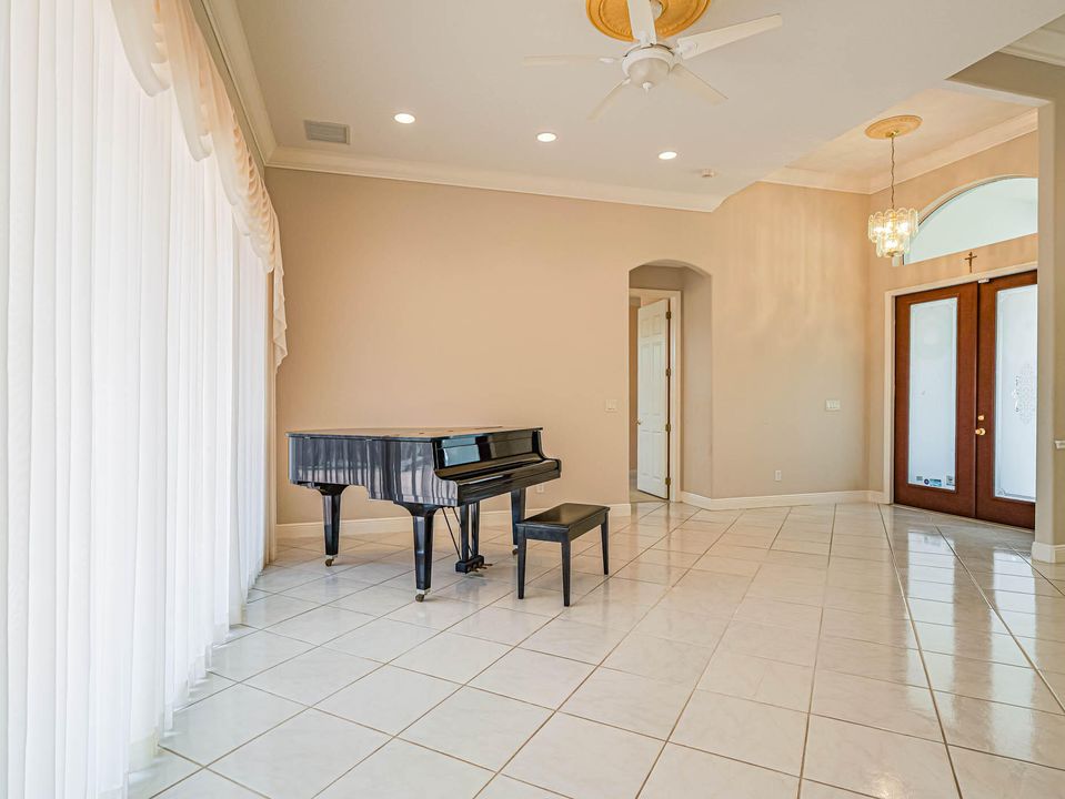 For Sale: $405,000 (3 beds, 2 baths, 1897 Square Feet)