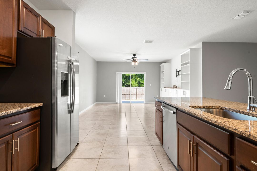 For Sale: $379,999 (4 beds, 2 baths, 1893 Square Feet)