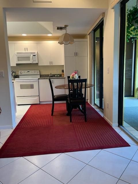 For Rent: $5,000 (2 beds, 2 baths, 1323 Square Feet)