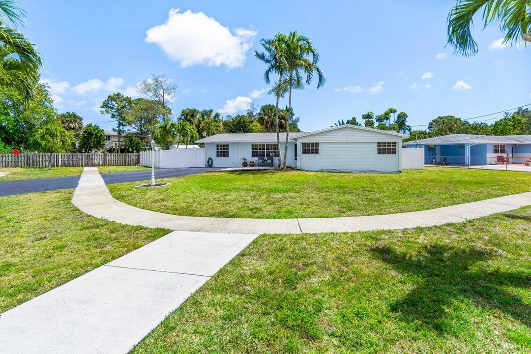 Active With Contract: $559,000 (4 beds, 2 baths, 1559 Square Feet)