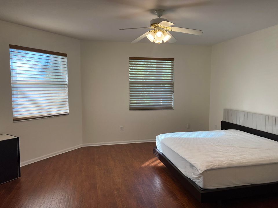 For Rent: $3,000 (2 beds, 2 baths, 1600 Square Feet)
