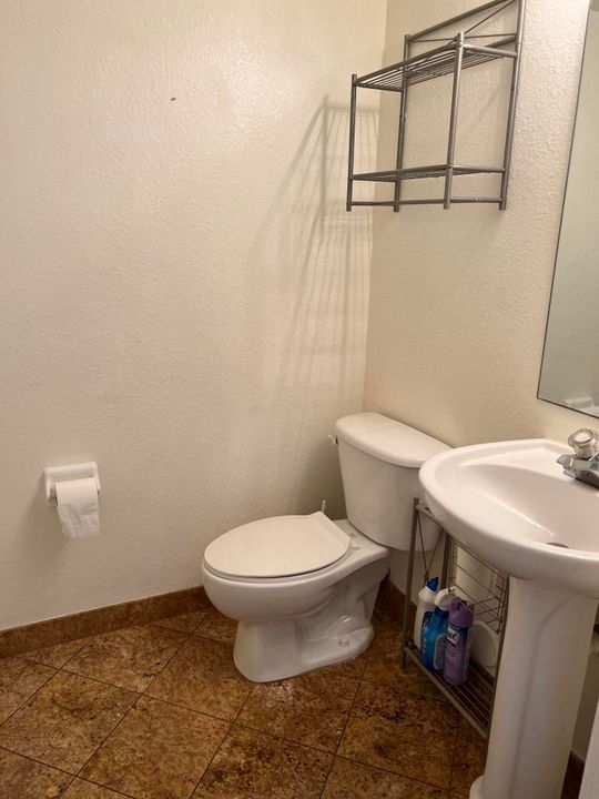 出租: $3,500 (2 贝兹, 2 浴室, 1600 平方英尺)