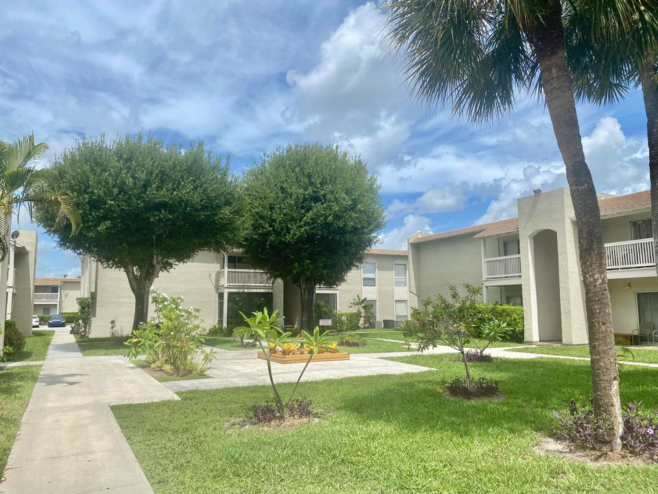 Active With Contract: $1,600 (1 beds, 1 baths, 800 Square Feet)