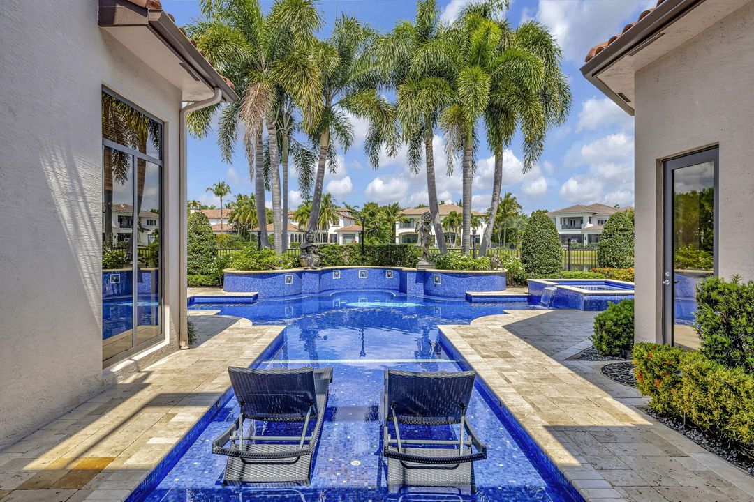 For Sale: $4,895,000 (6 beds, 7 baths, 6786 Square Feet)