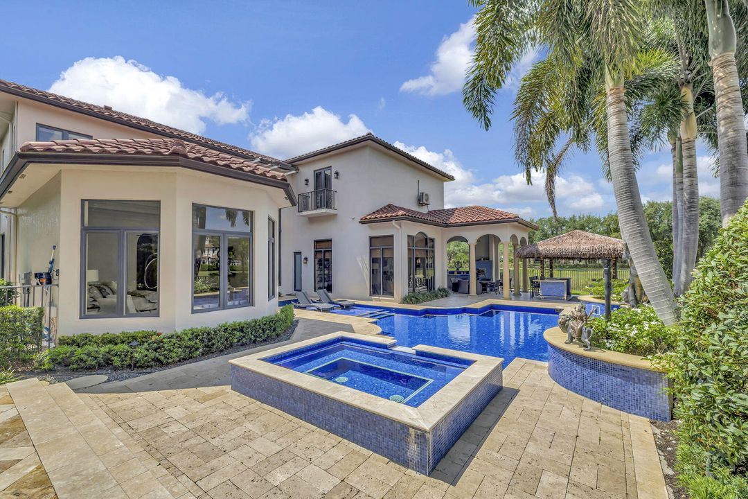 For Sale: $4,895,000 (6 beds, 7 baths, 6786 Square Feet)