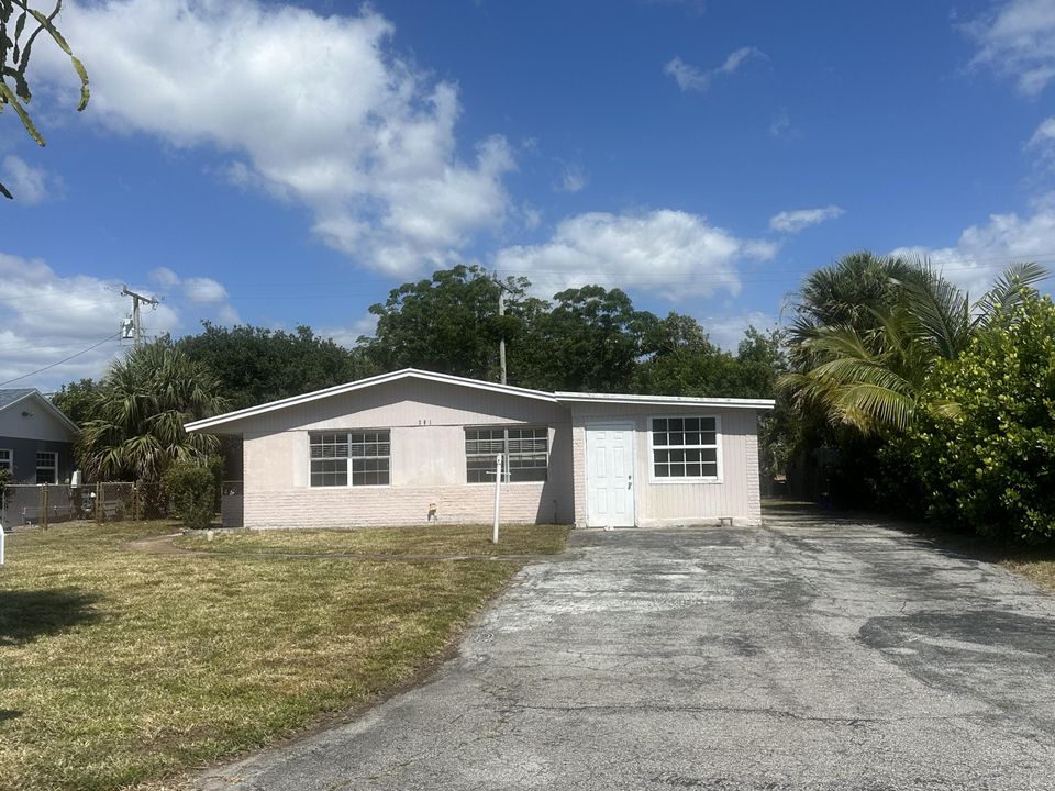 Active With Contract: $375,900 (3 beds, 2 baths, 1259 Square Feet)