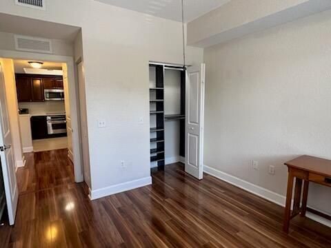 For Rent: $2,800 (2 beds, 2 baths, 1048 Square Feet)