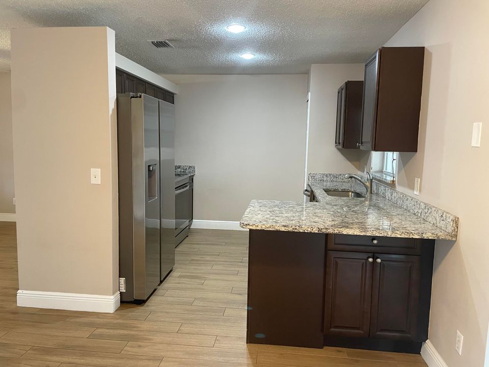 For Sale: $345,000 (2 beds, 2 baths, 1036 Square Feet)