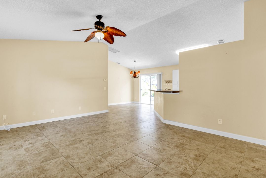 Active With Contract: $314,900 (3 beds, 2 baths, 1232 Square Feet)