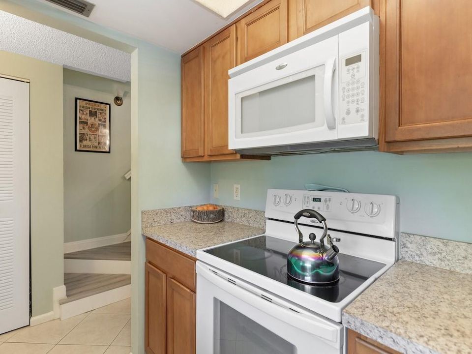 For Sale: $185,000 (2 beds, 2 baths, 1152 Square Feet)