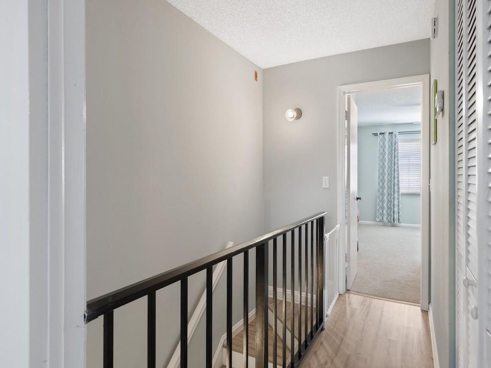 Active With Contract: $185,000 (2 beds, 2 baths, 1152 Square Feet)