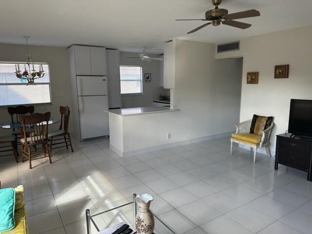 For Sale: $189,000 (2 beds, 2 baths, 960 Square Feet)