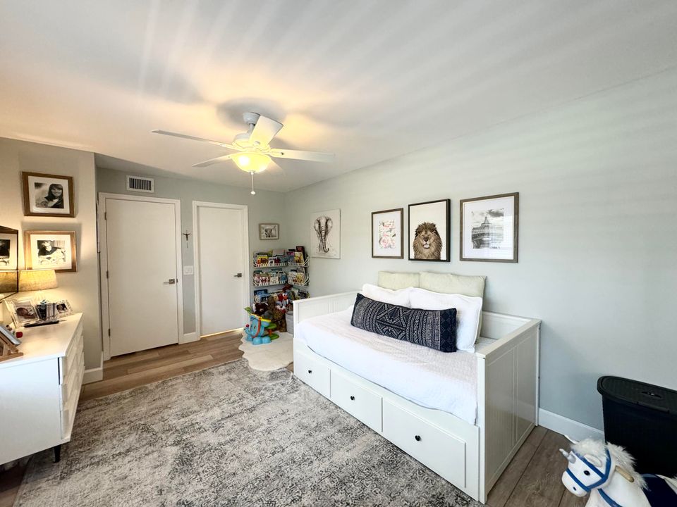 For Sale: $345,000 (2 beds, 2 baths, 1374 Square Feet)
