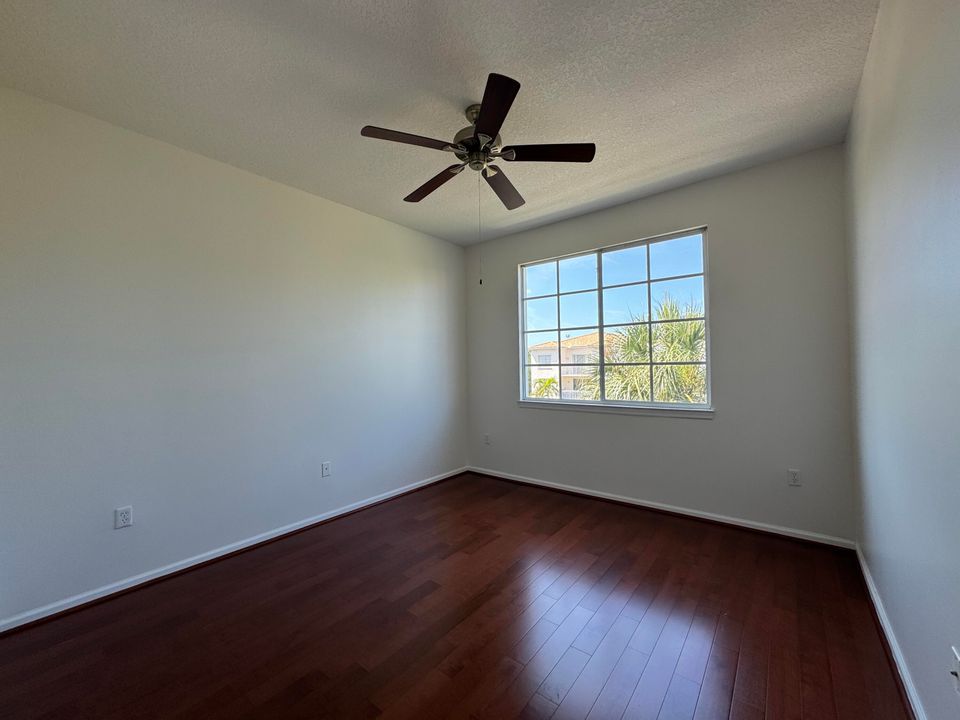 For Sale: $374,400 (2 beds, 2 baths, 1004 Square Feet)