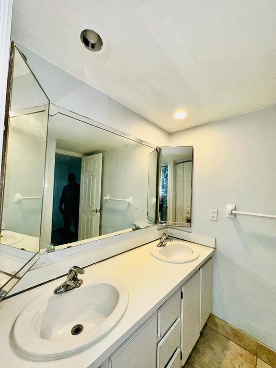 待售: $285,000 (2 贝兹, 2 浴室, 1260 平方英尺)
