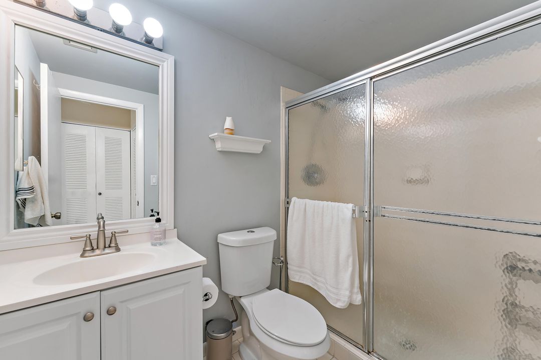 Active With Contract: $2,400 (2 beds, 2 baths, 925 Square Feet)