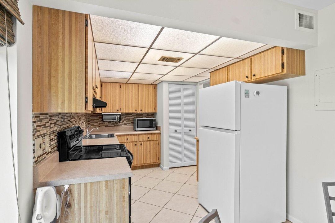 Active With Contract: $3,500 (2 beds, 2 baths, 1429 Square Feet)