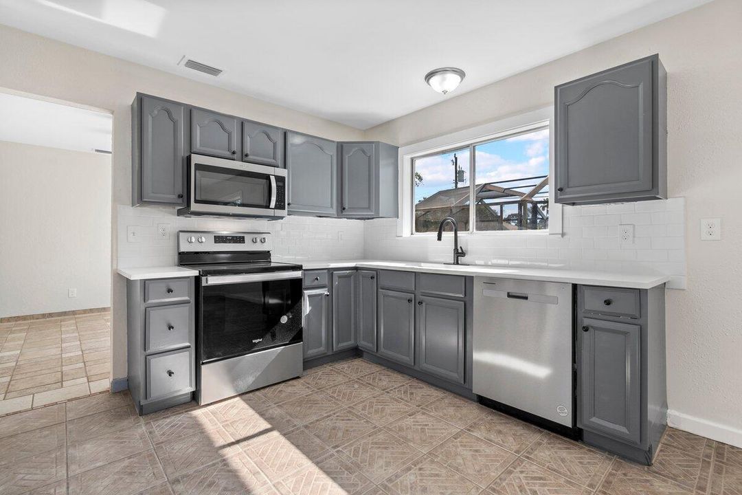 For Sale: $355,000 (3 beds, 2 baths, 1375 Square Feet)