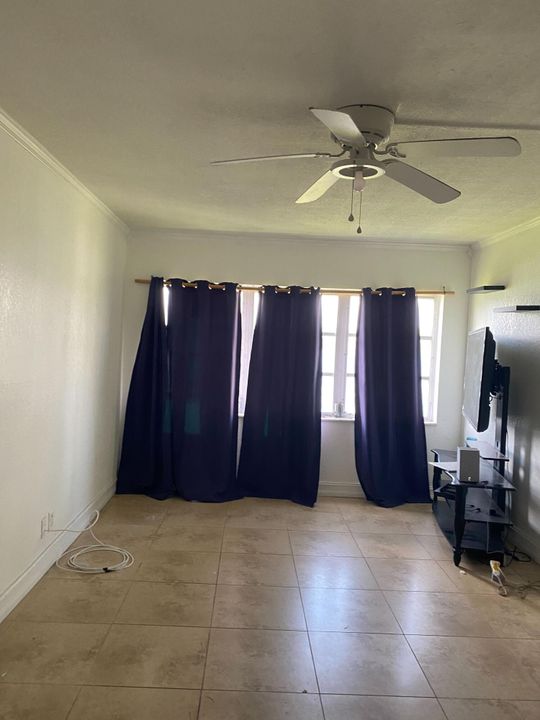 For Rent: $1,250 (1 beds, 1 baths, 1200 Square Feet)