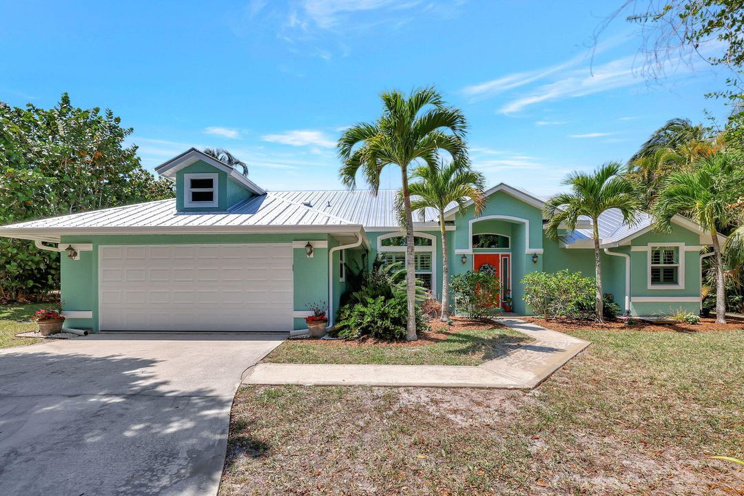 Active With Contract: $699,900 (3 beds, 2 baths, 1976 Square Feet)