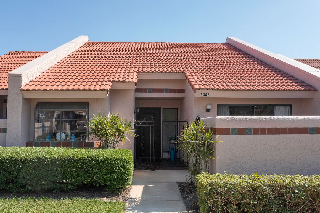 For Sale: $325,000 (3 beds, 3 baths, 1722 Square Feet)