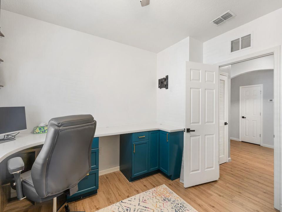 Active With Contract: $500,000 (4 beds, 2 baths, 1830 Square Feet)
