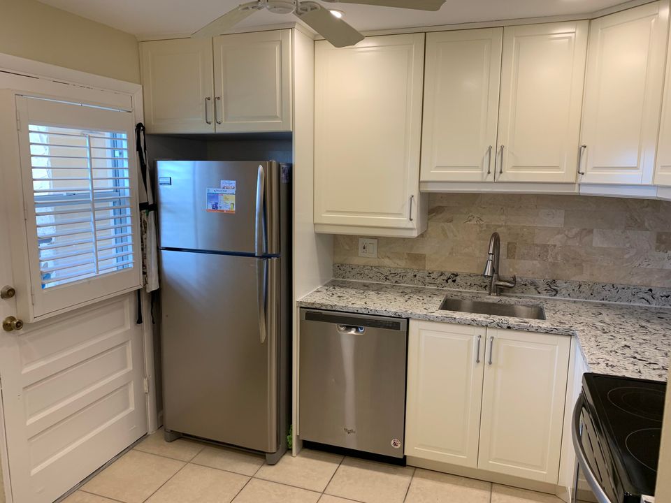 For Rent: $2,700 (3 beds, 2 baths, 1200 Square Feet)