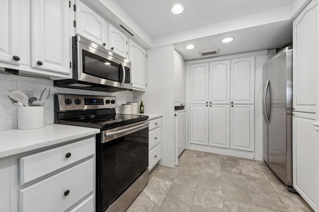 For Sale: $380,000 (2 beds, 2 baths, 1206 Square Feet)