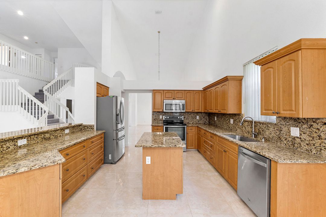 For Sale: $899,000 (4 beds, 2 baths, 2943 Square Feet)