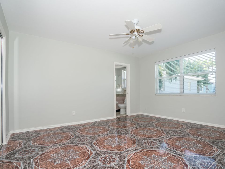 Active With Contract: $2,800 (3 beds, 3 baths, 1715 Square Feet)