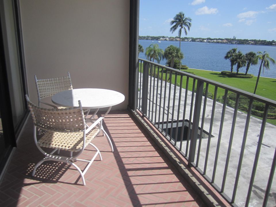 For Sale: $490,000 (2 beds, 2 baths, 1650 Square Feet)