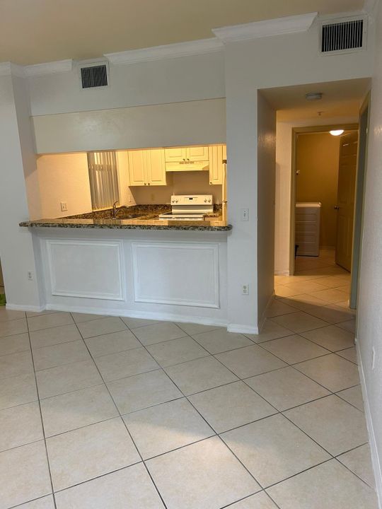 Active With Contract: $1,700 (1 beds, 1 baths, 716 Square Feet)