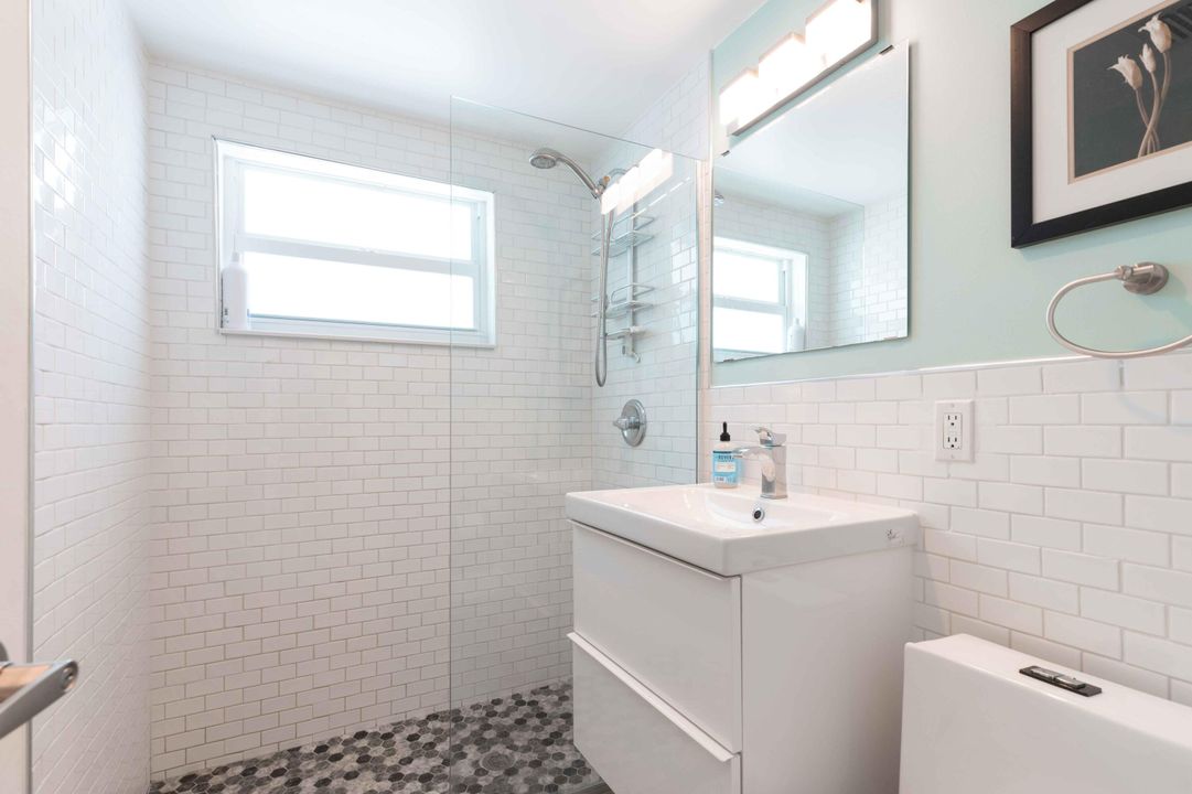 Active With Contract: $3,500 (2 beds, 2 baths, 1294 Square Feet)