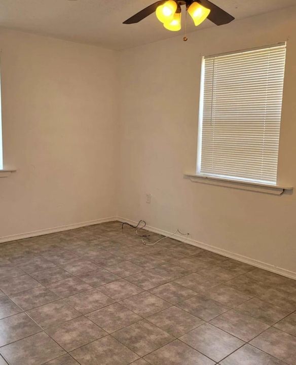 For Rent: $2,000 (2 beds, 1 baths, 1055 Square Feet)