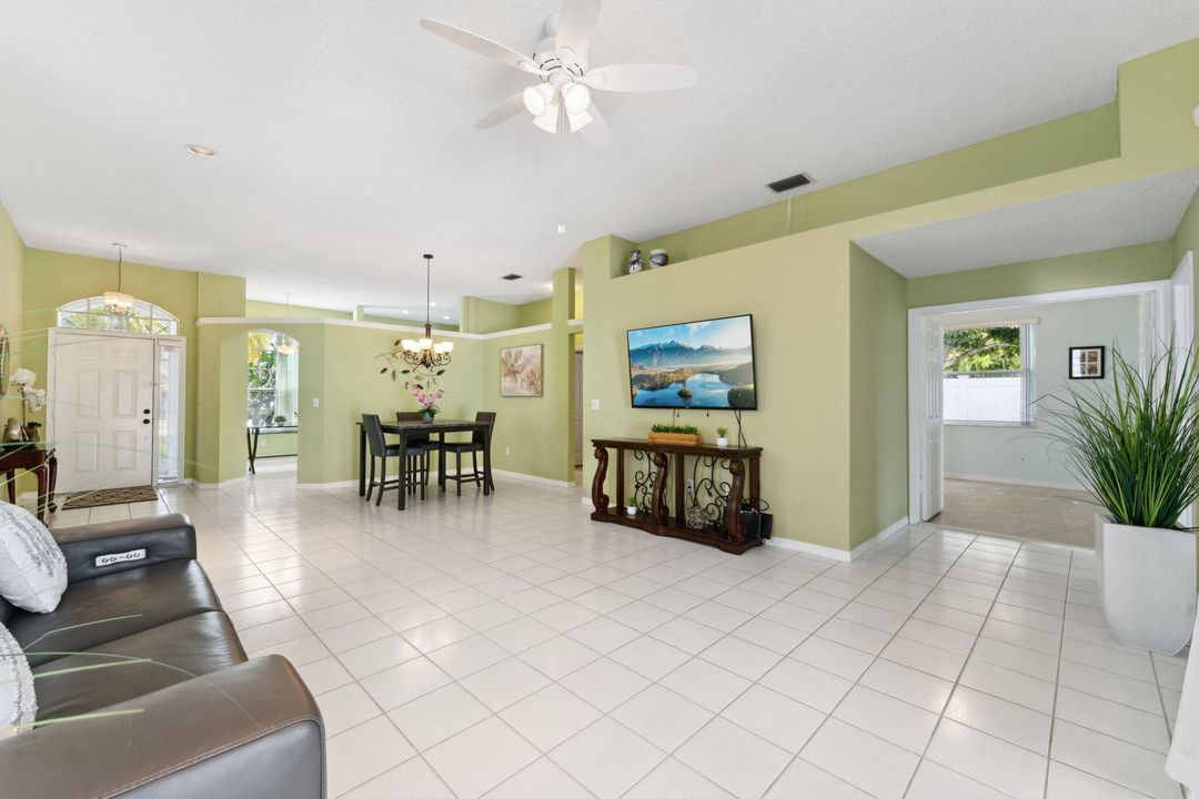 For Sale: $599,900 (4 beds, 2 baths, 1674 Square Feet)