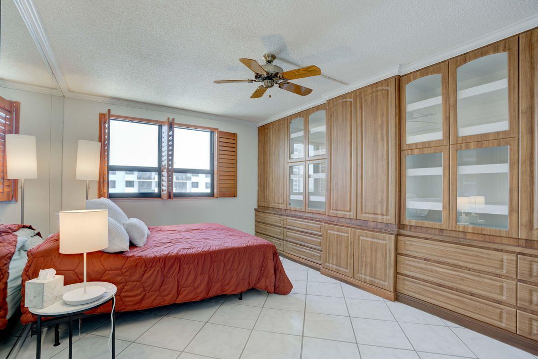 For Sale: $330,000 (2 beds, 2 baths, 1028 Square Feet)