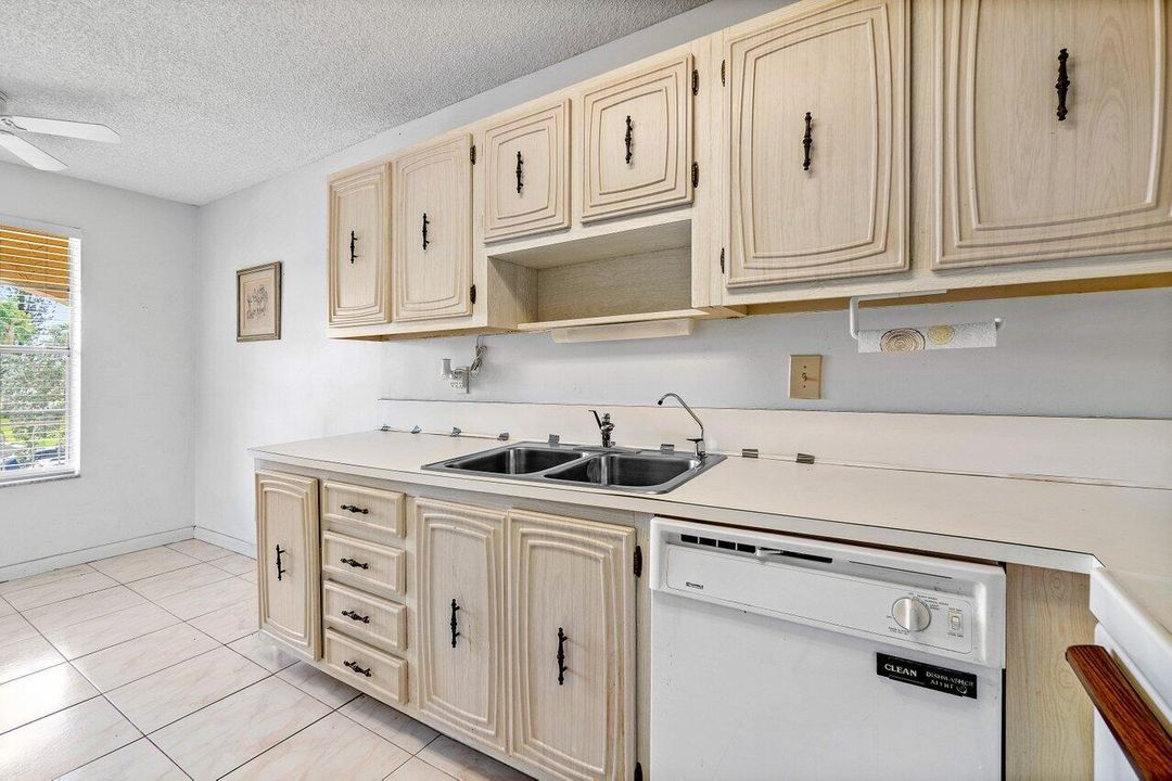 For Sale: $184,500 (2 beds, 2 baths, 1125 Square Feet)