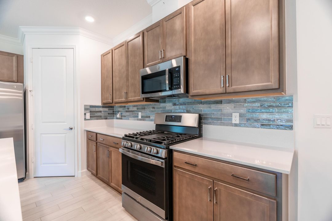 For Sale: $449,900 (3 beds, 2 baths, 1693 Square Feet)