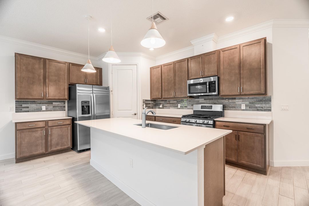 For Sale: $449,900 (3 beds, 2 baths, 1693 Square Feet)