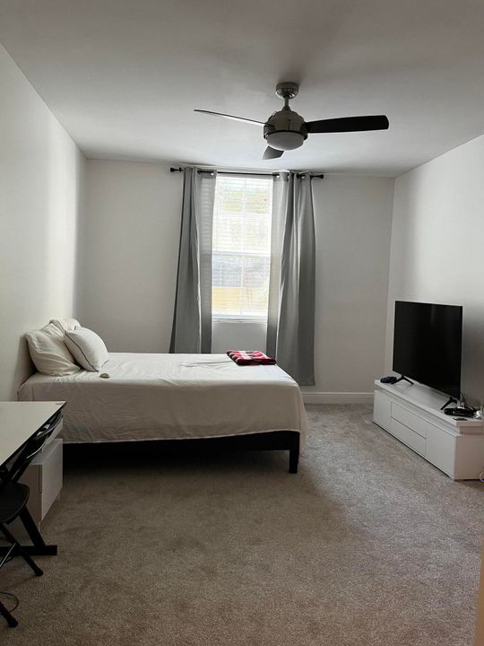 For Rent: $2,800 (1 beds, 1 baths, 756 Square Feet)