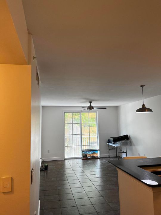 For Rent: $2,800 (1 beds, 1 baths, 756 Square Feet)