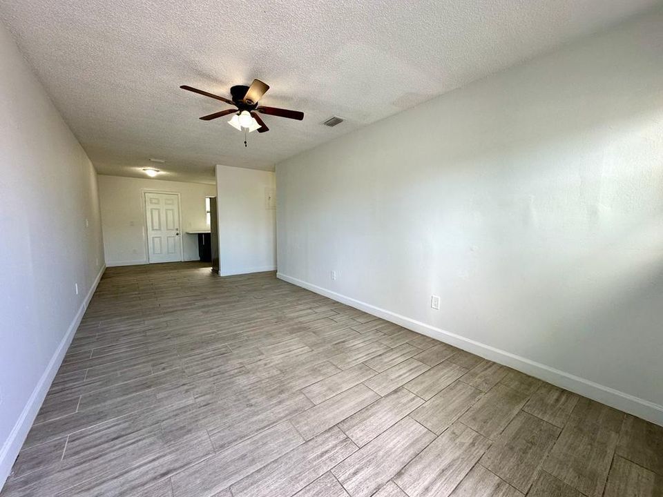 For Rent: $1,550 (1 beds, 1 baths, 750 Square Feet)