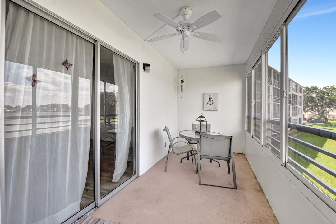 Active With Contract: $1,580 (1 beds, 1 baths, 738 Square Feet)