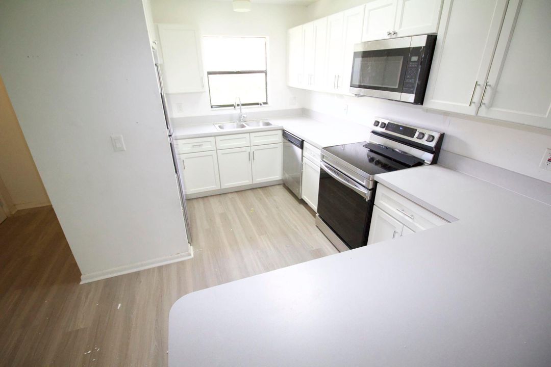 Active With Contract: $2,200 (2 beds, 2 baths, 1350 Square Feet)