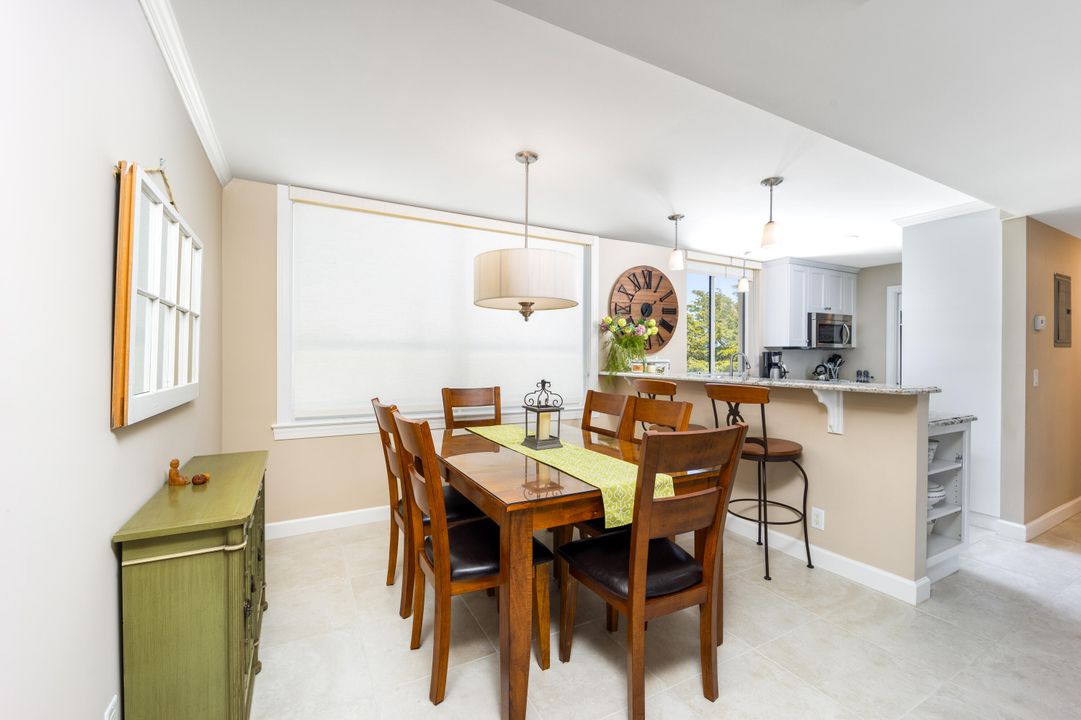 For Sale: $399,000 (2 beds, 2 baths, 1211 Square Feet)